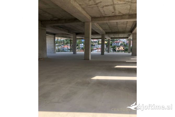 Ambiente Commerciale in Affitto 3+1 a Tirana - 3,500 Euro