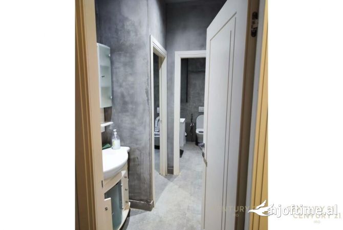 Rruga e Elbasanit jepet me qera ambient per zyra