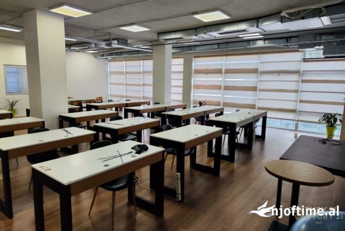 Ambiente Commerciale in Affitto 3+1 a Tirana - 3,000 Euro
