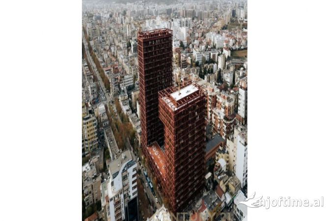 Ambiente Commerciale in Affitto 6+1 a Tirana - 33,000 Euro