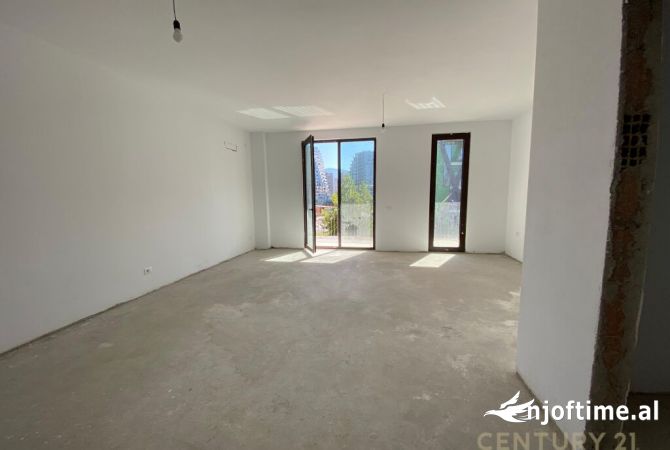 Zyre me qera rruga e Kosovareve 2+1+2