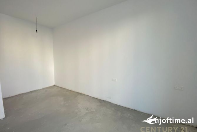 Zyre me qera rruga e Kosovareve 2+1+2