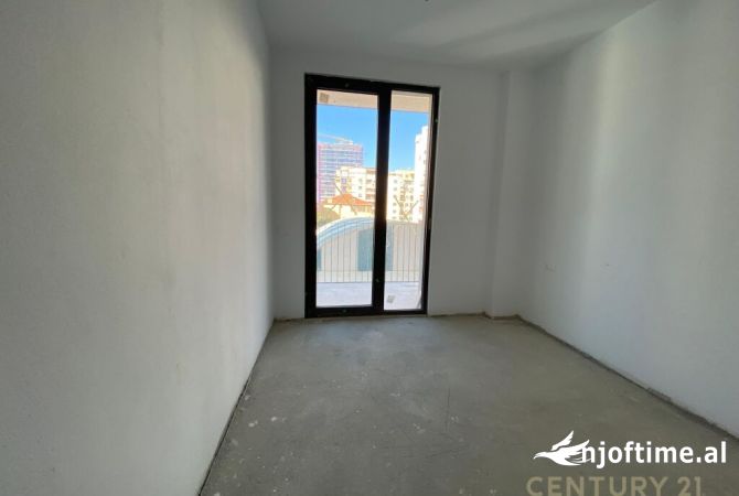 Zyre me qera rruga e Kosovareve 2+1+2