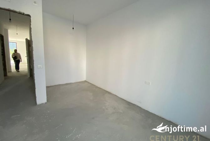 Zyre me qera rruga e Kosovareve 2+1+2