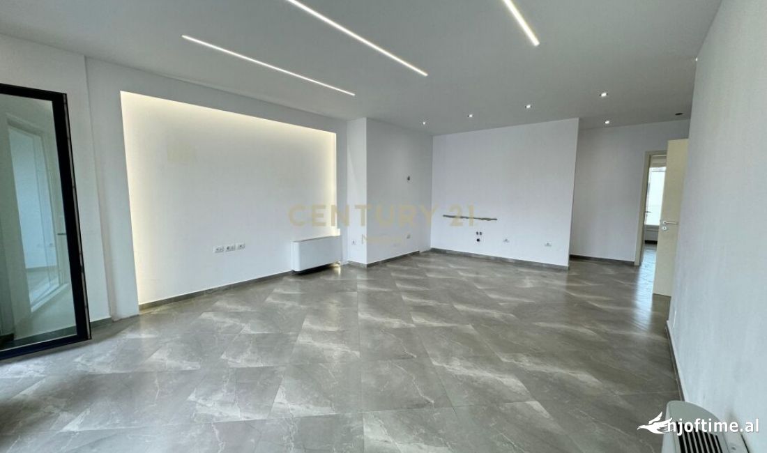 JAPIM ME QIRA ZYRE TEK RRUGA E KOSOVARVE!