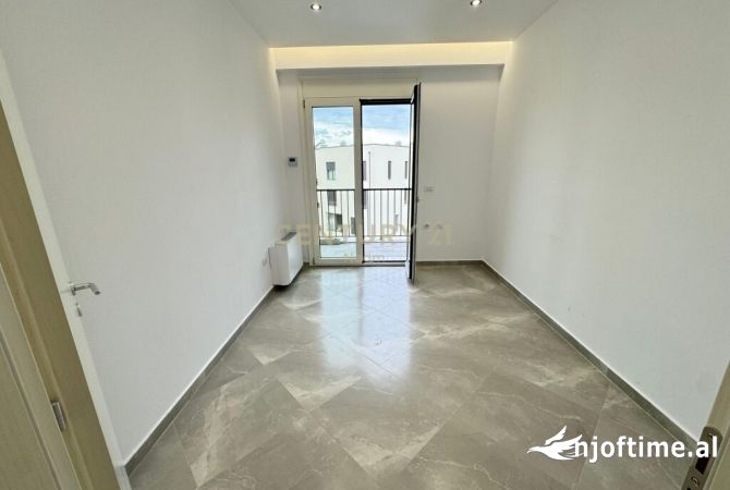 JAPIM ME QIRA ZYRE TEK RRUGA E KOSOVARVE!