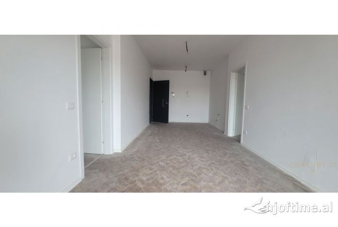 Ambiente Commerciale in Affitto 3+1 a Tirana - 1,300 Euro