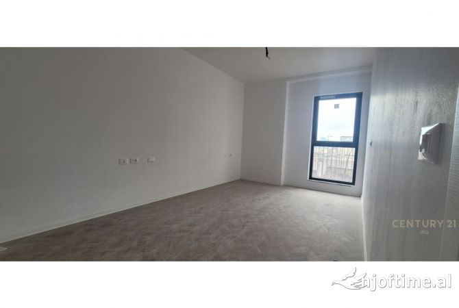 Ambiente Commerciale in Affitto 3+1 a Tirana - 1,300 Euro