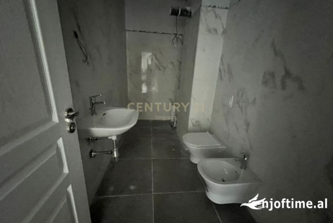 JAPIM ME QIRA APARTAMENT 2+1+2 VETEM PER ZYRE KOMPLEKSI ASL!