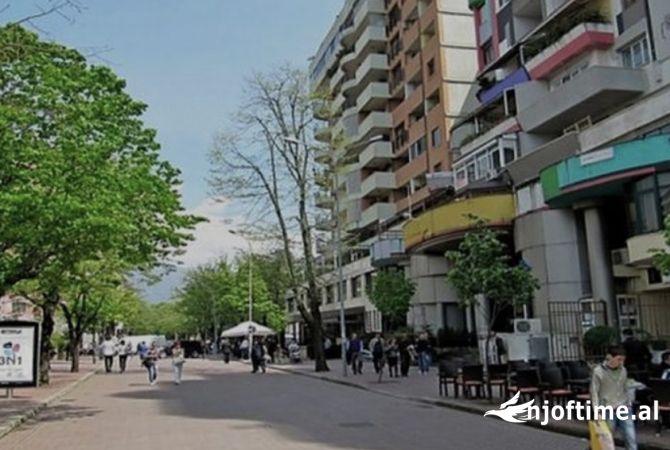 Ambiente Commerciale in Affitto 3+1 a Tirana - 2,500 Euro