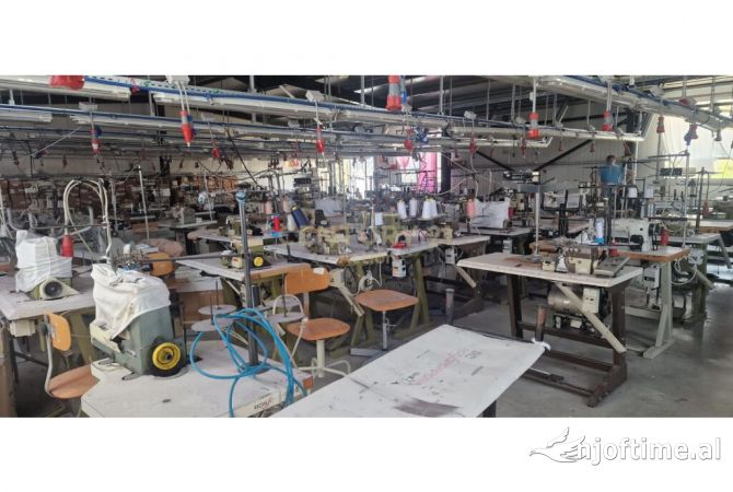 Ambiente Commerciale in Affitto 3+1 a Tirana - 6,000 Euro