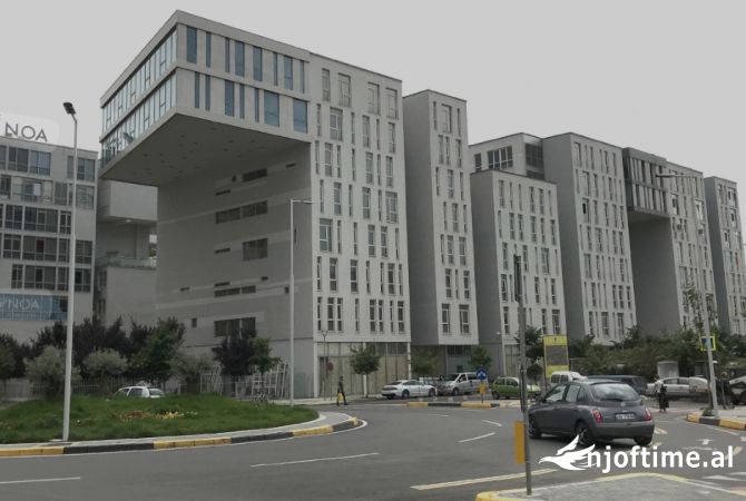 Ambiente Commerciale in Affitto 3+1 a Tirana - 2,570 Euro