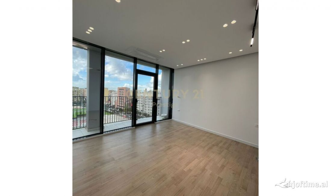 Lake View jepet me qera ambient per zyre 