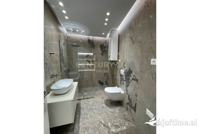 Lake View jepet me qera ambient per zyre 