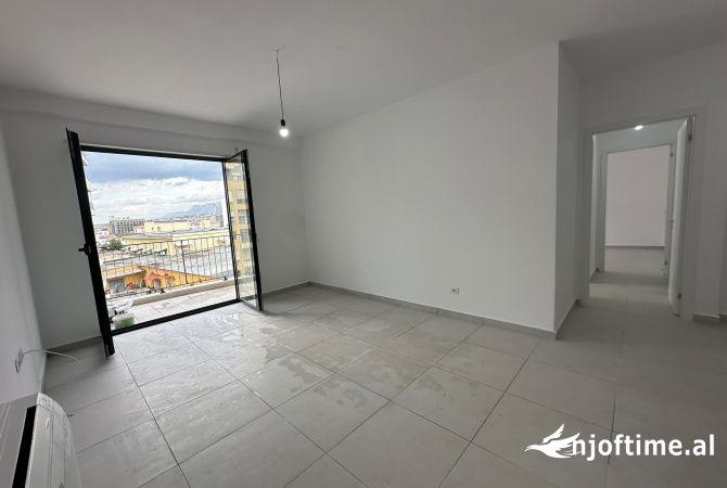 Ambiente Commerciale in Affitto 3+1 a Tirana - 750 Euro