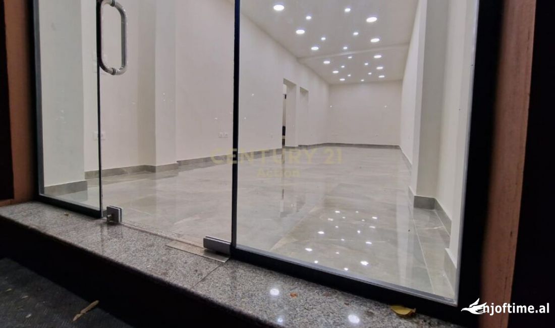 Ish Ekspozita jepet me qera ambient komercial