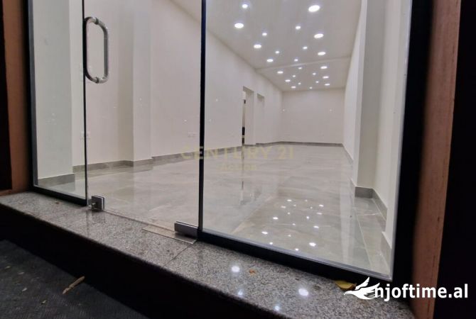 Ambiente Commerciale in Affitto 1+1 a Tirana - 1,000 Euro
