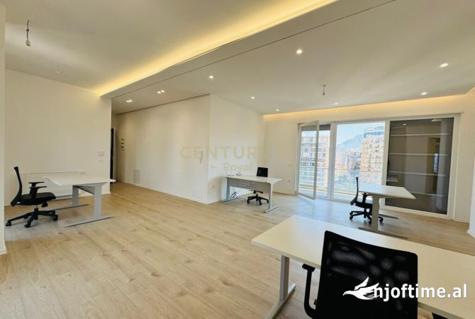 Rruga e Dibres jepet me qera ambient per zyra 2+1+2+post parkimi