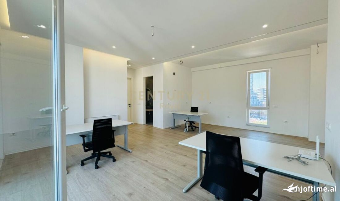 Rruga e Dibres jepet me qera ambient per zyra 2+1+2+post parkimi