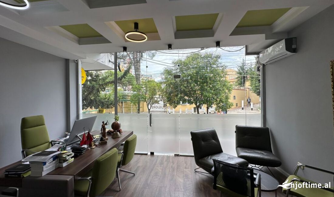 Ambasada Amerikane shitet ambient biznesi