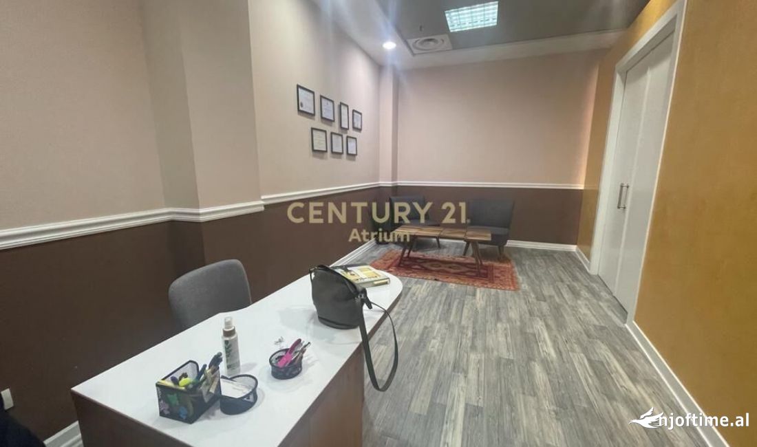 Galeria Etc shitet ambient komercial