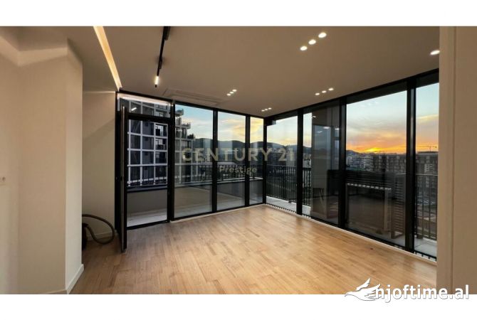 Ambiente Commerciale in Affitto 3+1 a Tirana - 2,200 Euro