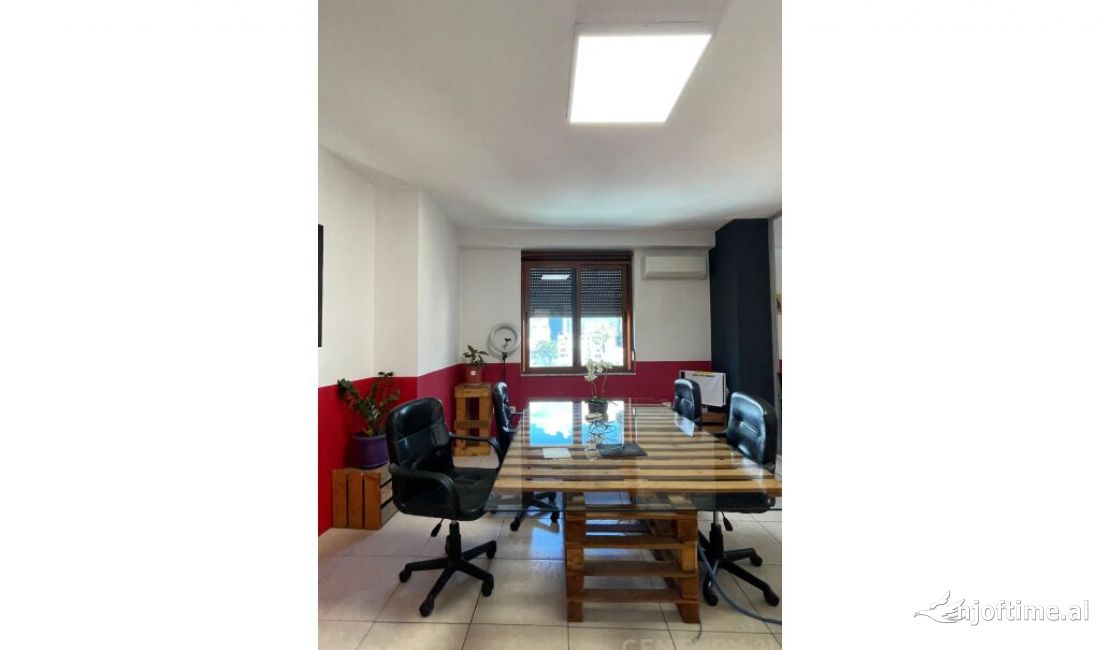 Kompleksi Usluga jepet me qera ambient komercial