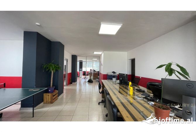 Kompleksi Usluga jepet me qera ambient komercial