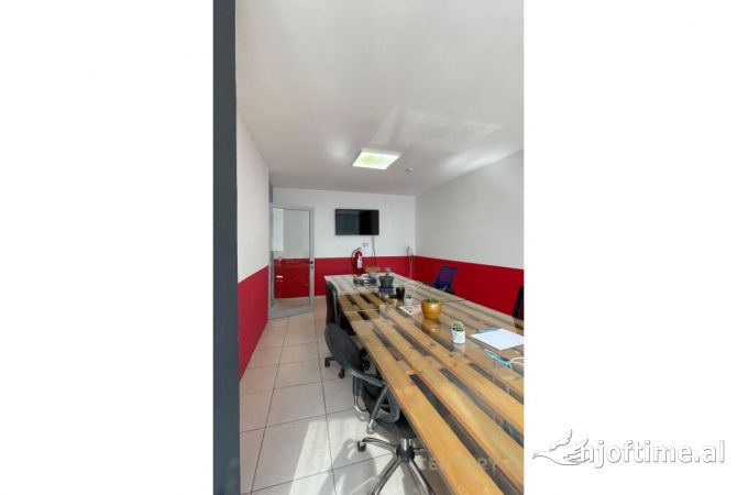 Kompleksi Usluga jepet me qera ambient komercial