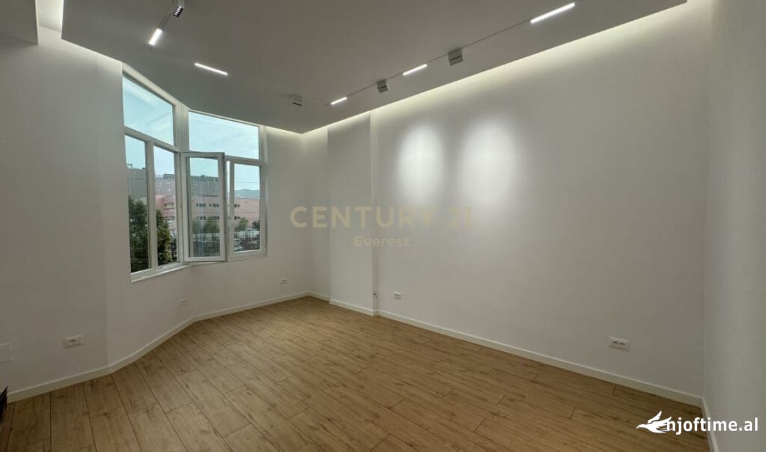 Square 21 jepet me qera ambient per zyre 