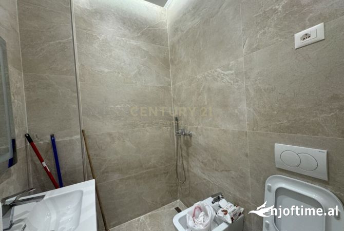 Square 21 jepet me qera ambient per zyre 