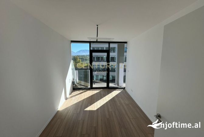 Ambiente Commerciale in Affitto 3+1 a Tirana - 1,400 Euro