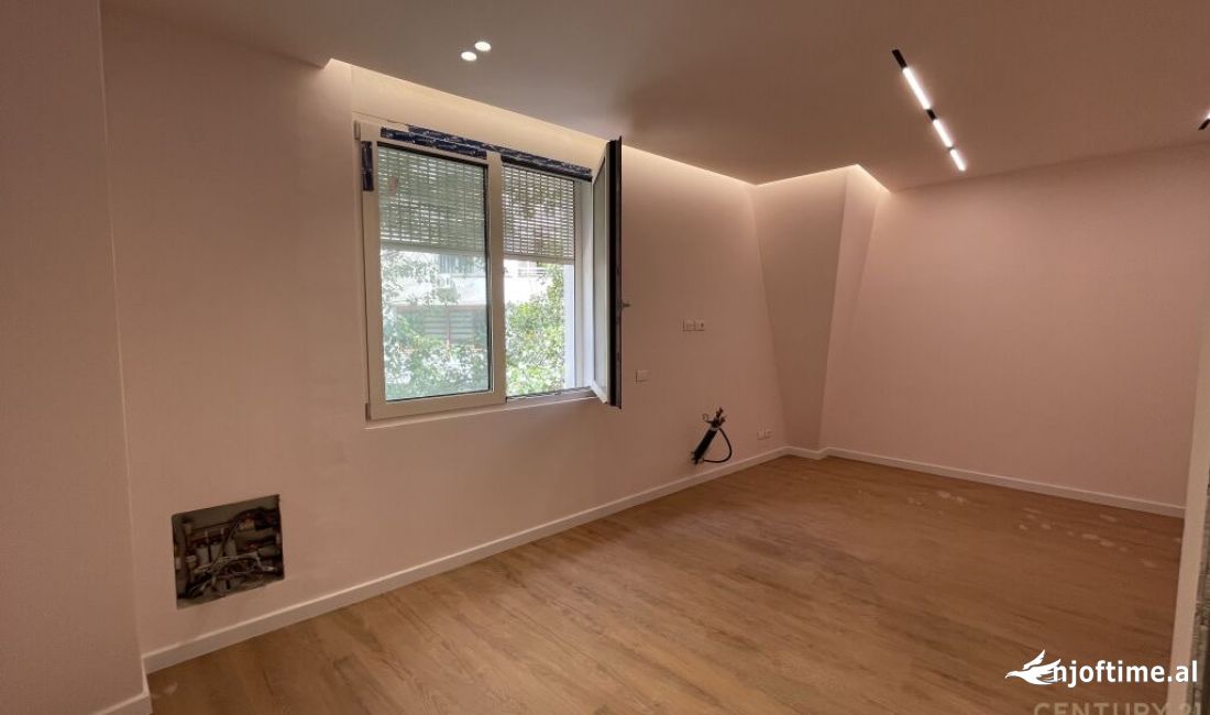 Rruga e Elbasanit jepet me qera ambient per zyra