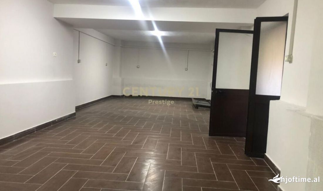 Jepet me qera ambient komercial tek Delijorgji