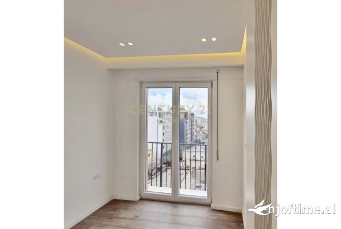 Ambiente Commerciale in Affitto 3+1 a Tirana - 750 Euro