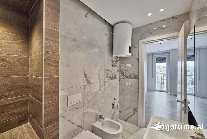 21 Dhjetori jepet me qera ambient zyre 