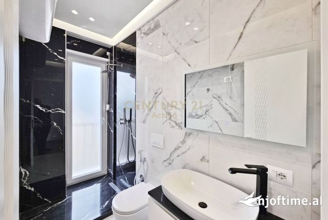 21 Dhjetori jepet me qera ambient zyre 