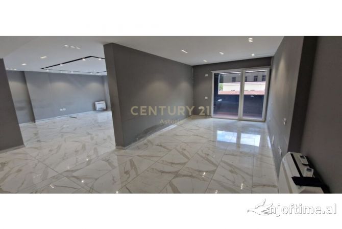 Ambiente Commerciale in Affitto 3+1 a Tirana - 1,800 Euro
