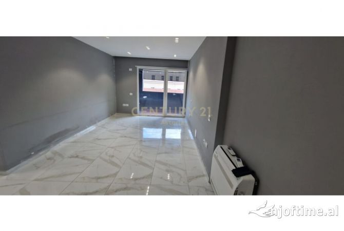 Ambiente Commerciale in Affitto 3+1 a Tirana - 1,800 Euro