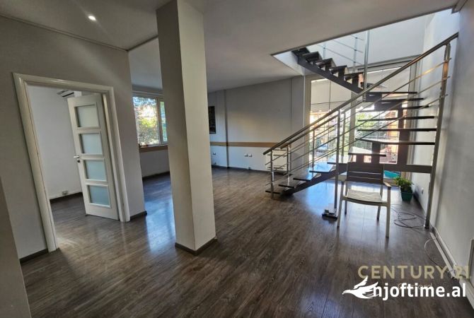Ambiente Commerciale in Affitto 3+1 a Tirana - 1,400 Euro