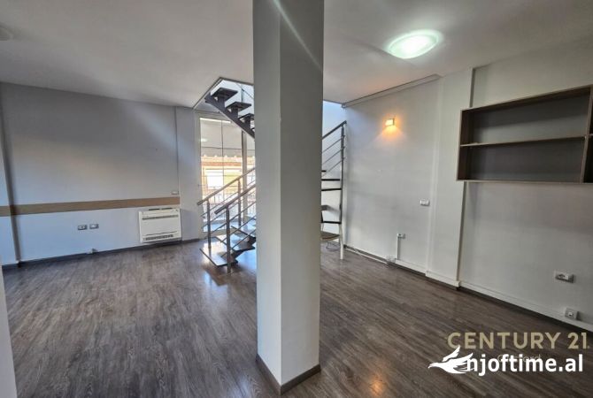 Ambiente Commerciale in Affitto 3+1 a Tirana - 1,400 Euro
