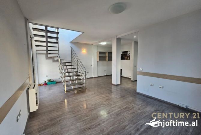 Ambiente Commerciale in Affitto 3+1 a Tirana - 1,400 Euro