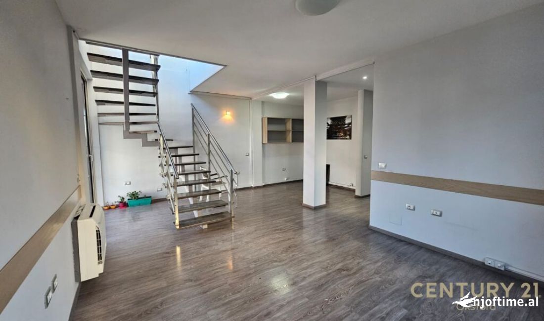 21 Dhjetori jepet me qera ambient per zyre me dy kate