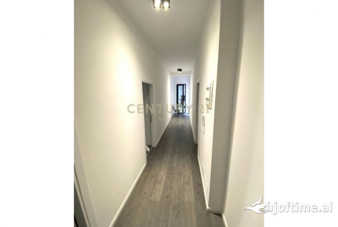 Square 21 jepet me qera ambient per zyra 