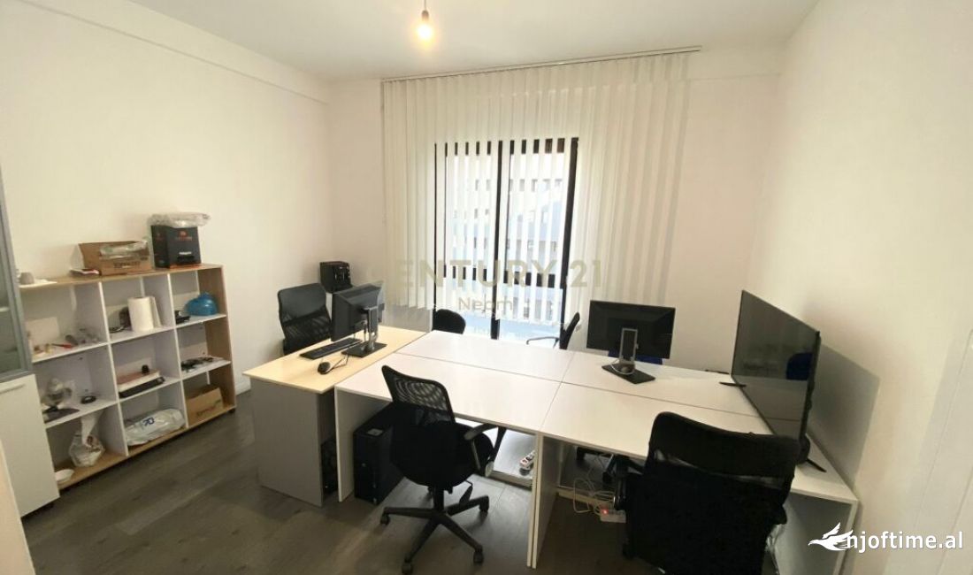 Square 21 jepet me qera ambient per zyra 