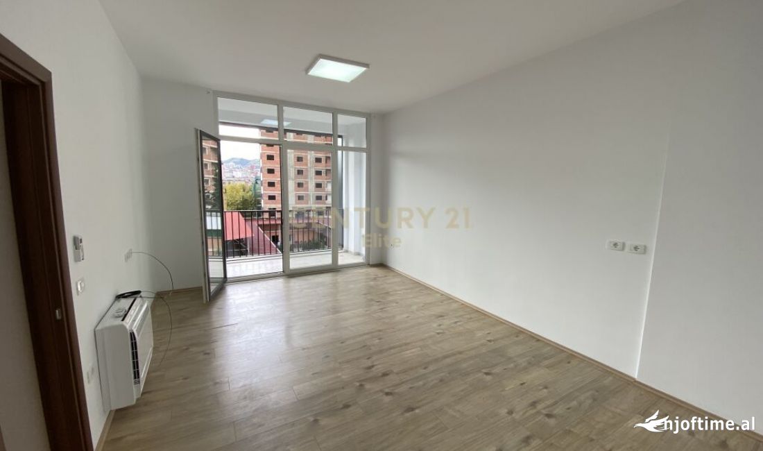 Square 21 jepet me qera ambient per zyra 