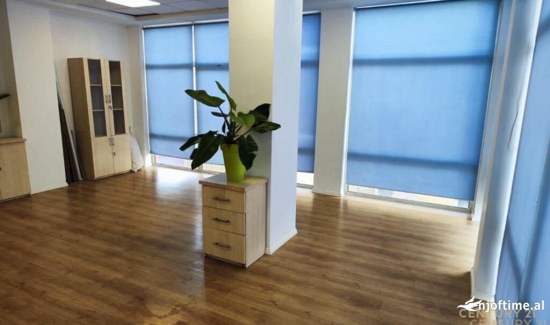 Rruga e Elbasanit jepet me qera ambient per zyra 