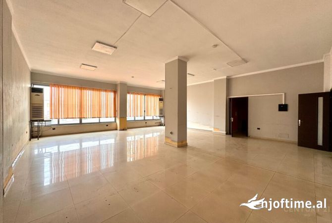 Delijorgji buze rruge kryesore jepet me qera ambient per zyra 