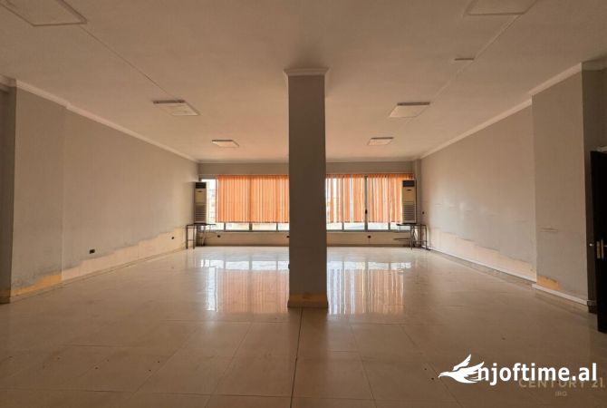 Delijorgji buze rruge kryesore jepet me qera ambient per zyra 