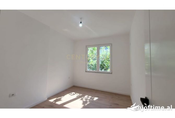 Ambiente Commerciale in Affitto 3+1 a Tirana - 600 Euro